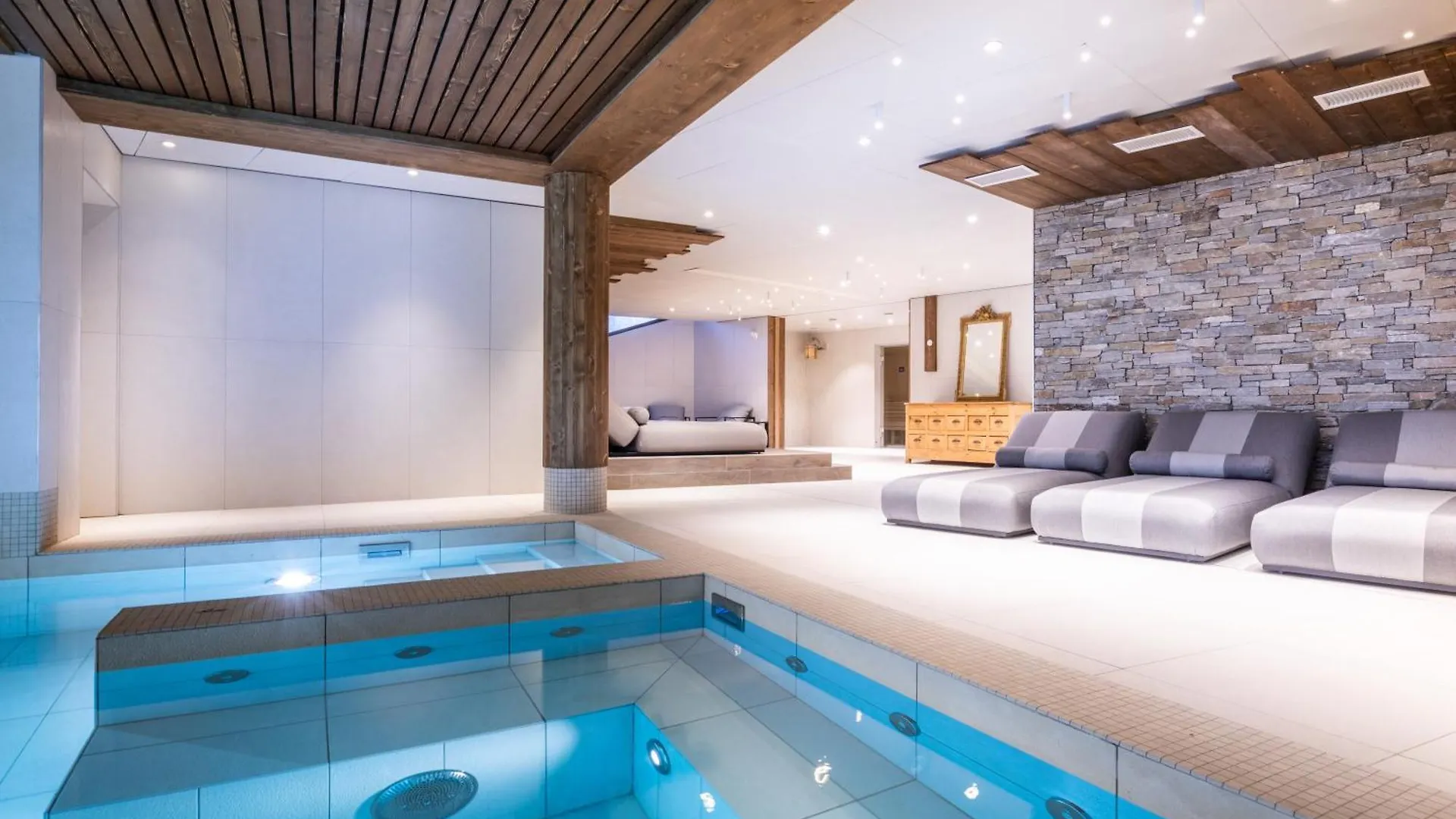 Snoroc By Daddy Pool- Terresens Hotel La Plagne